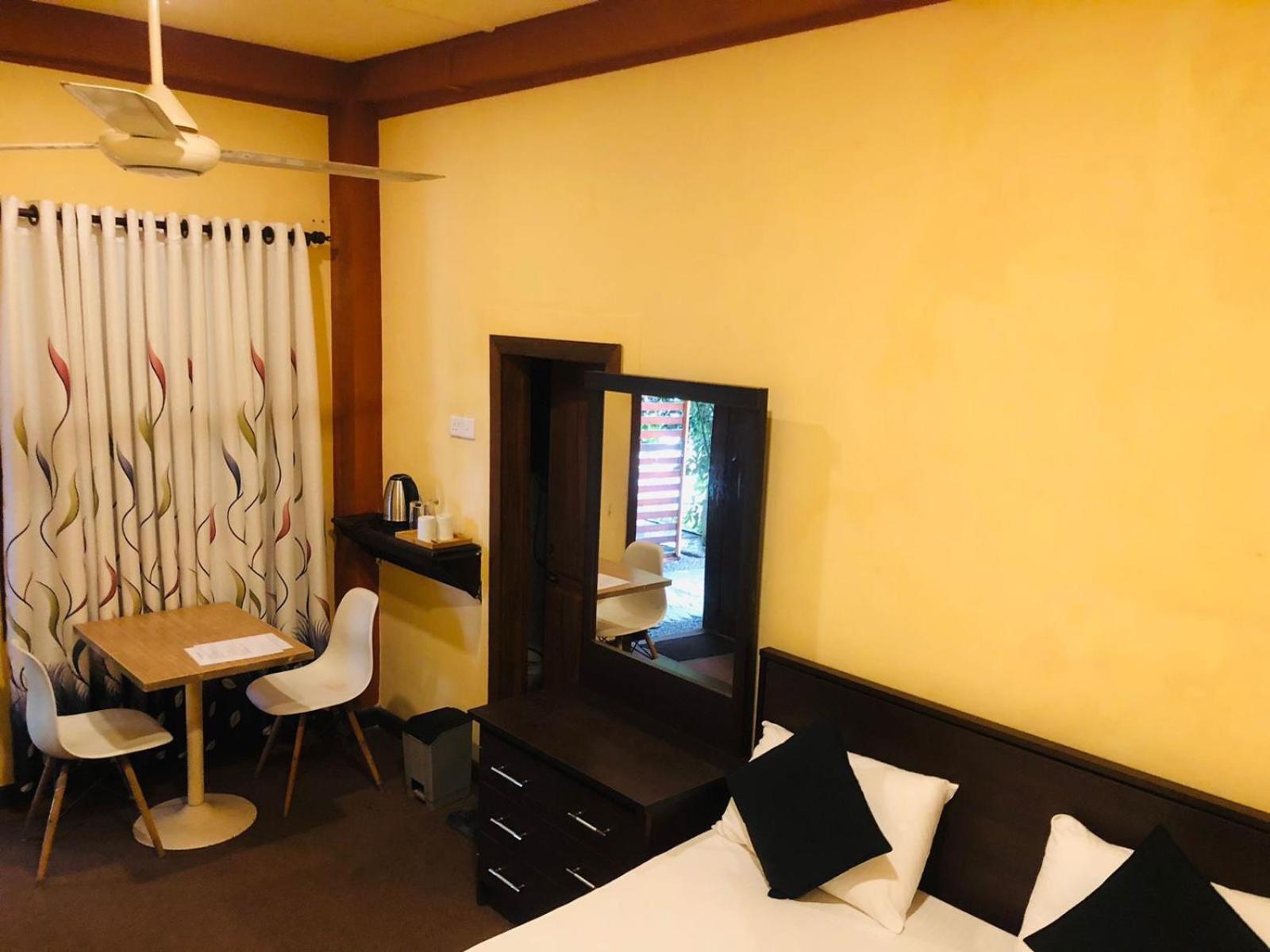 Cinnamon Airport Residencies Катунаяка Экстерьер фото